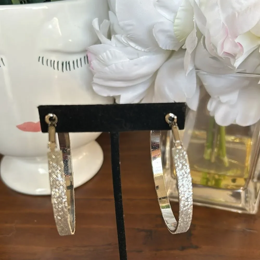Fashion jewelry Bundle 2 pair hoops earrings super lightweight New no tags
